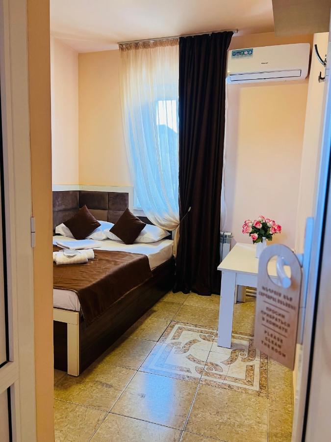 Marnar Hotel Yerevan Bagian luar foto