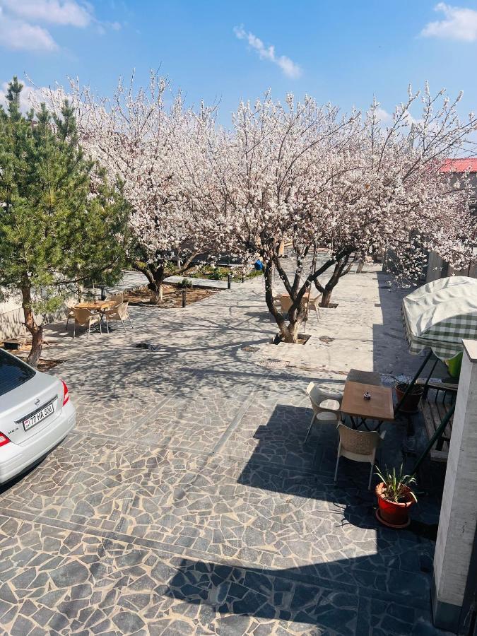 Marnar Hotel Yerevan Bagian luar foto