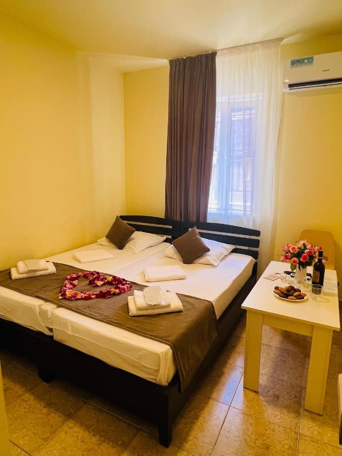 Marnar Hotel Yerevan Bagian luar foto
