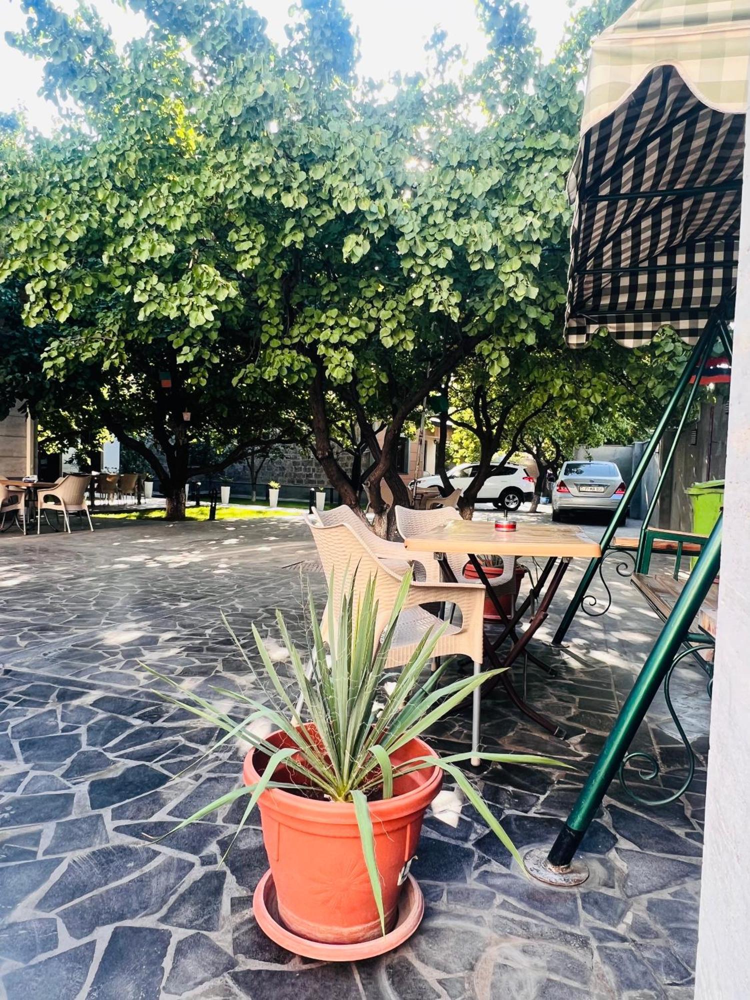 Marnar Hotel Yerevan Bagian luar foto