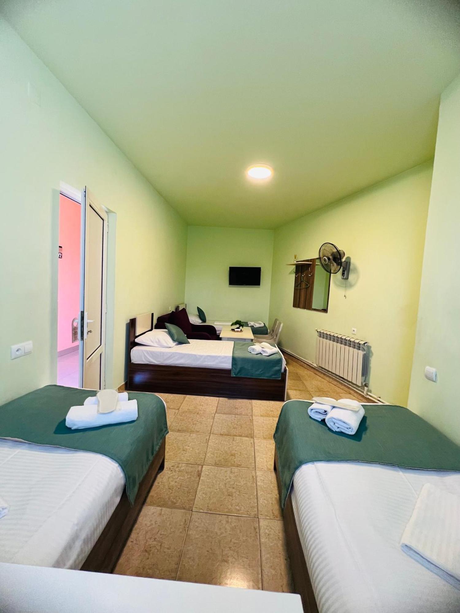 Marnar Hotel Yerevan Bagian luar foto