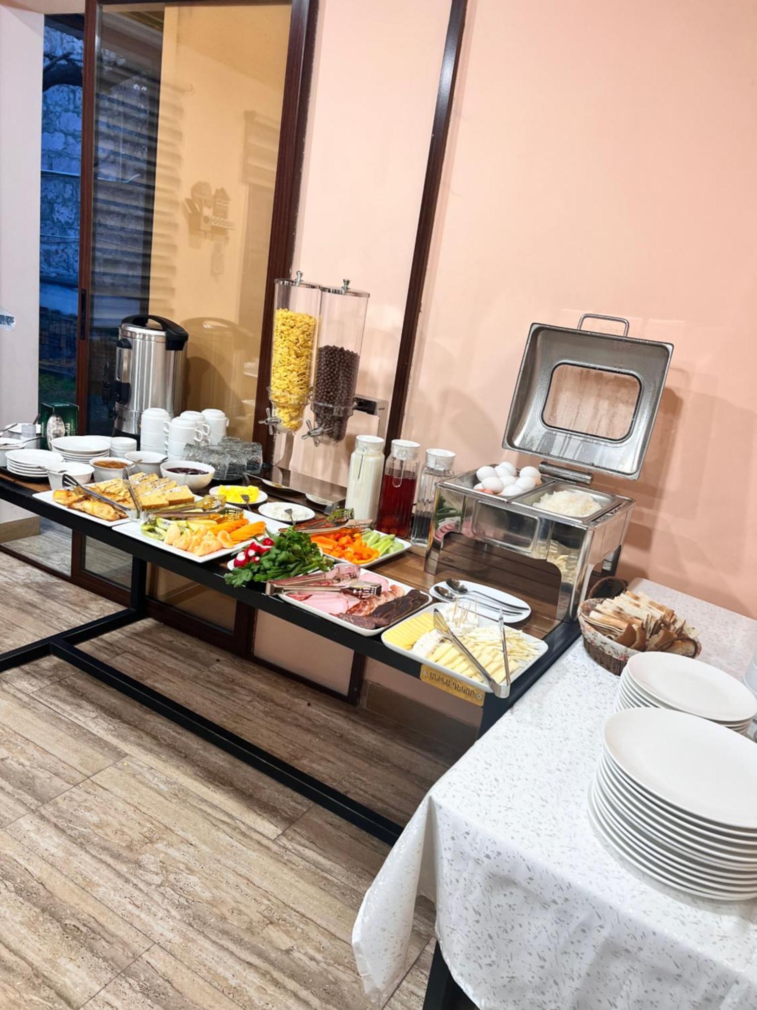 Marnar Hotel Yerevan Bagian luar foto