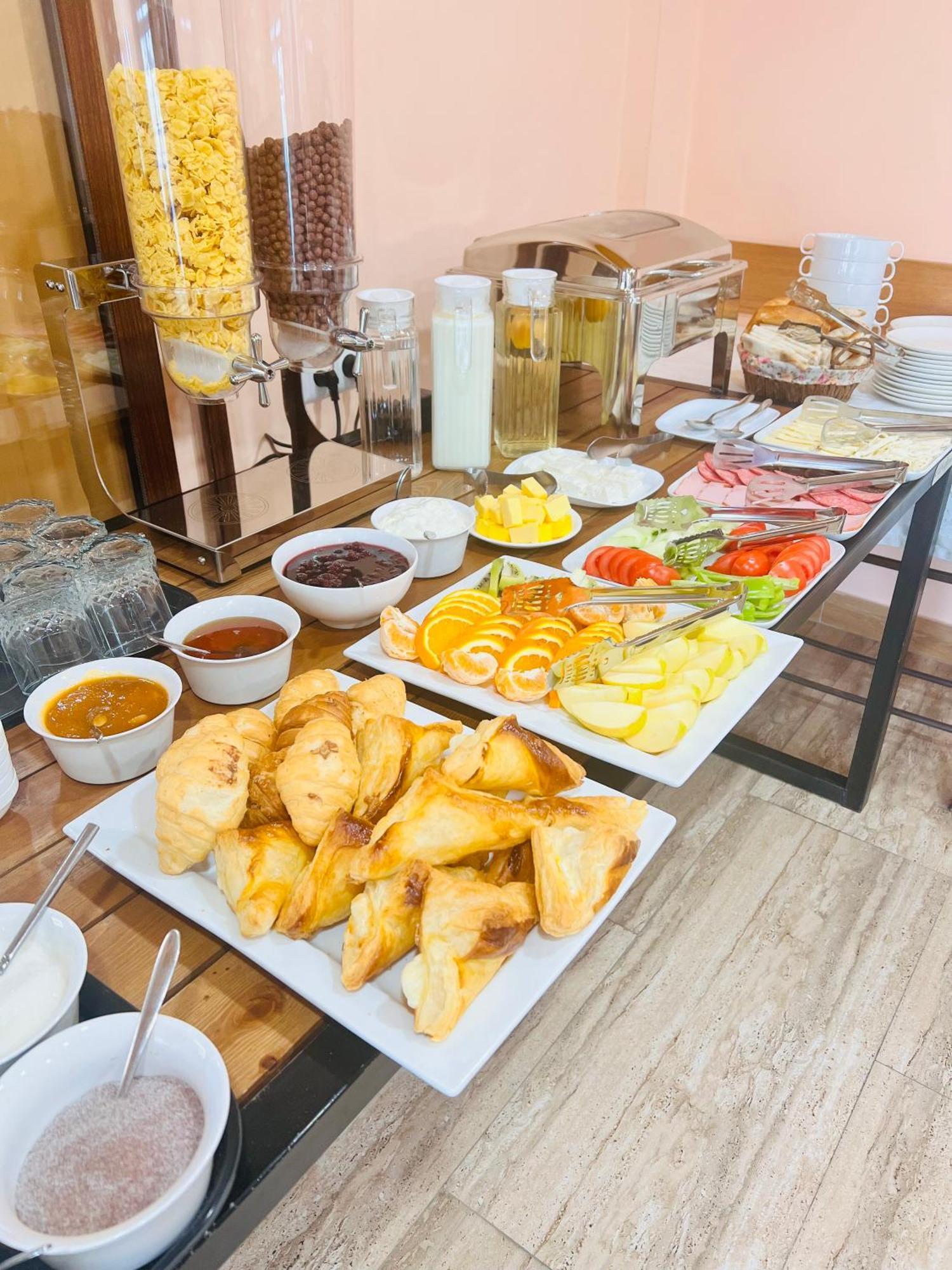 Marnar Hotel Yerevan Bagian luar foto