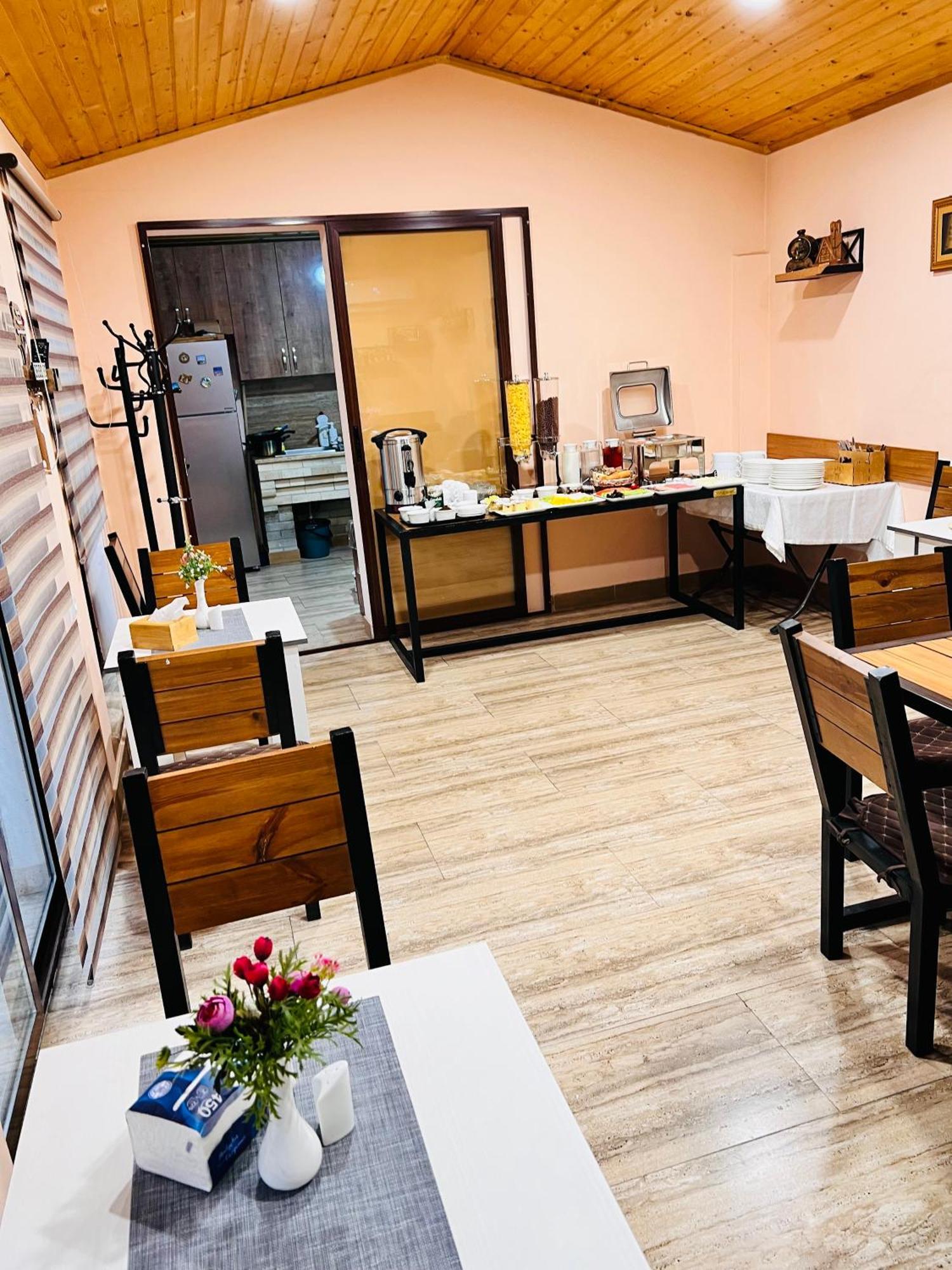Marnar Hotel Yerevan Bagian luar foto