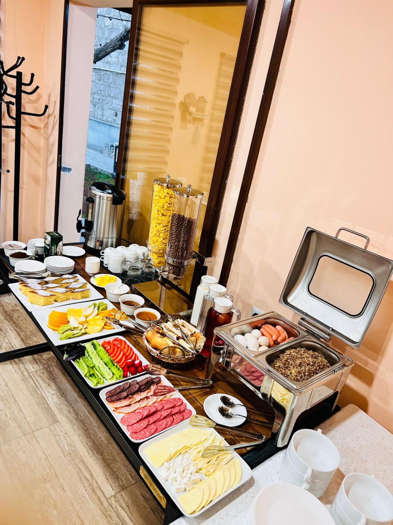 Marnar Hotel Yerevan Bagian luar foto