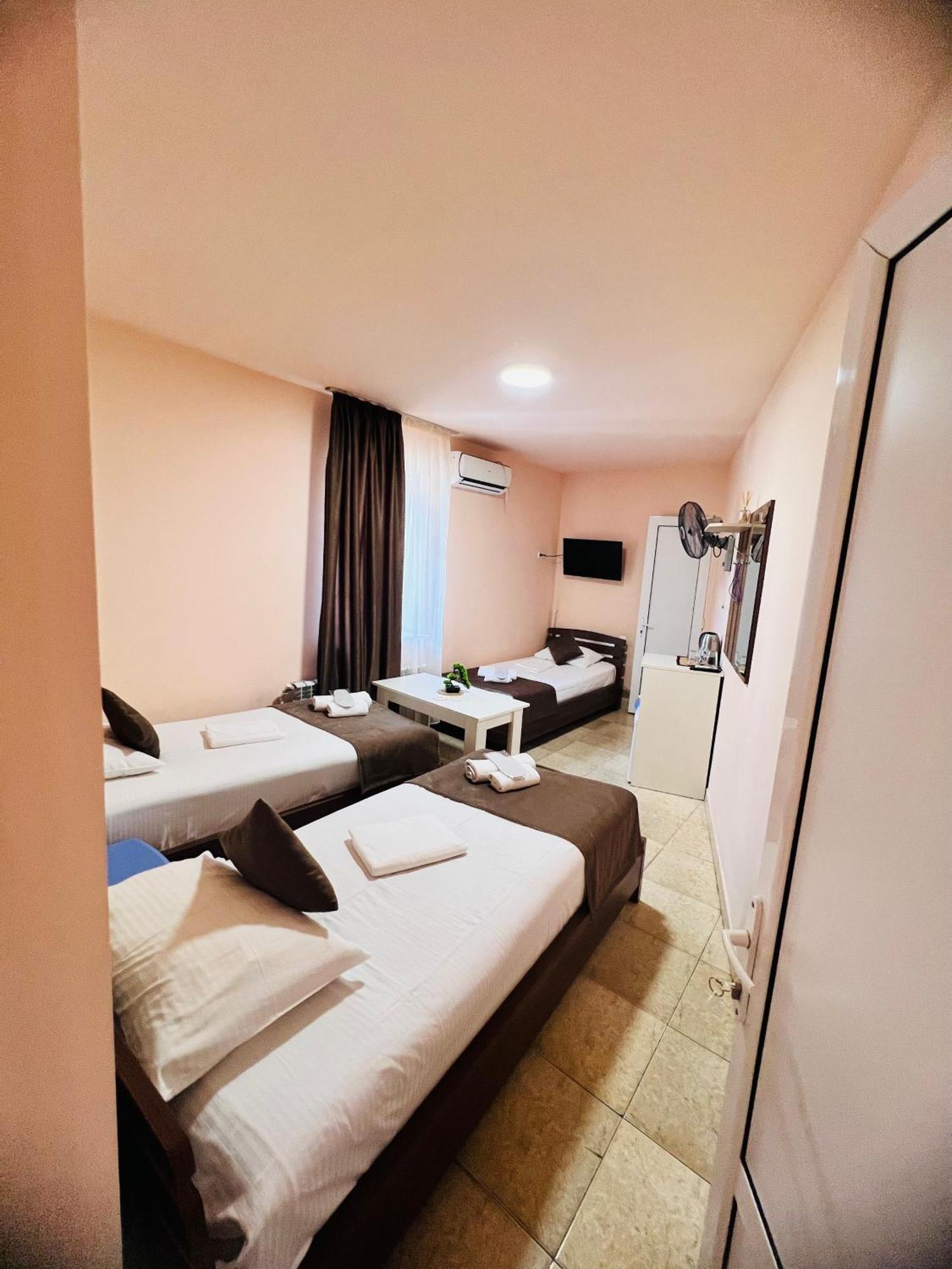 Marnar Hotel Yerevan Bagian luar foto