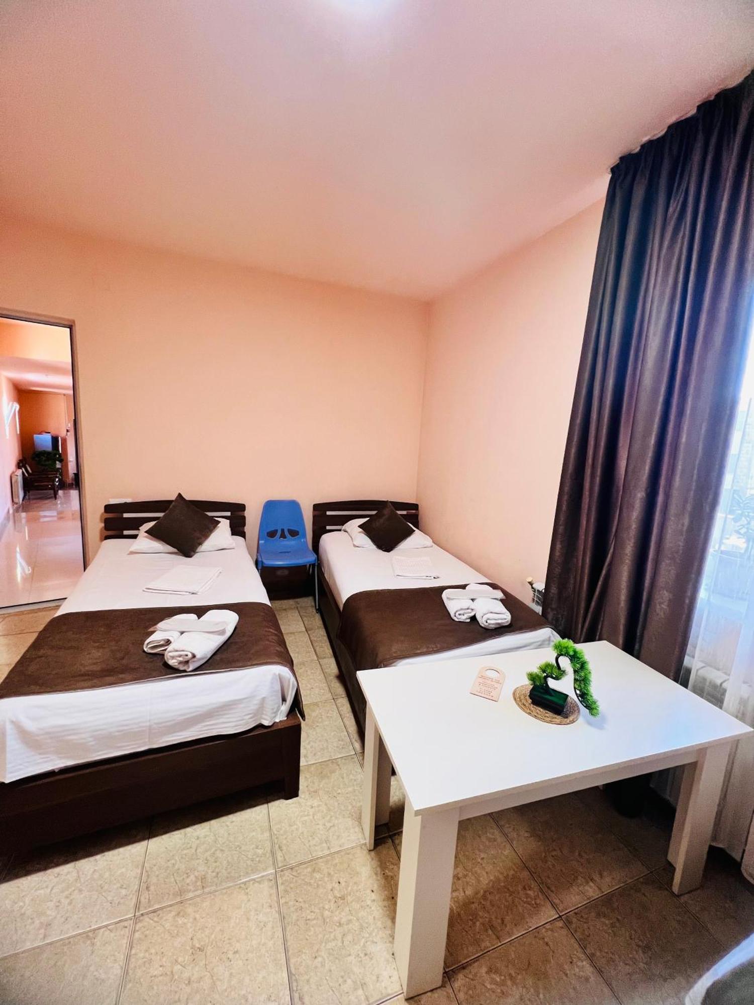 Marnar Hotel Yerevan Bagian luar foto