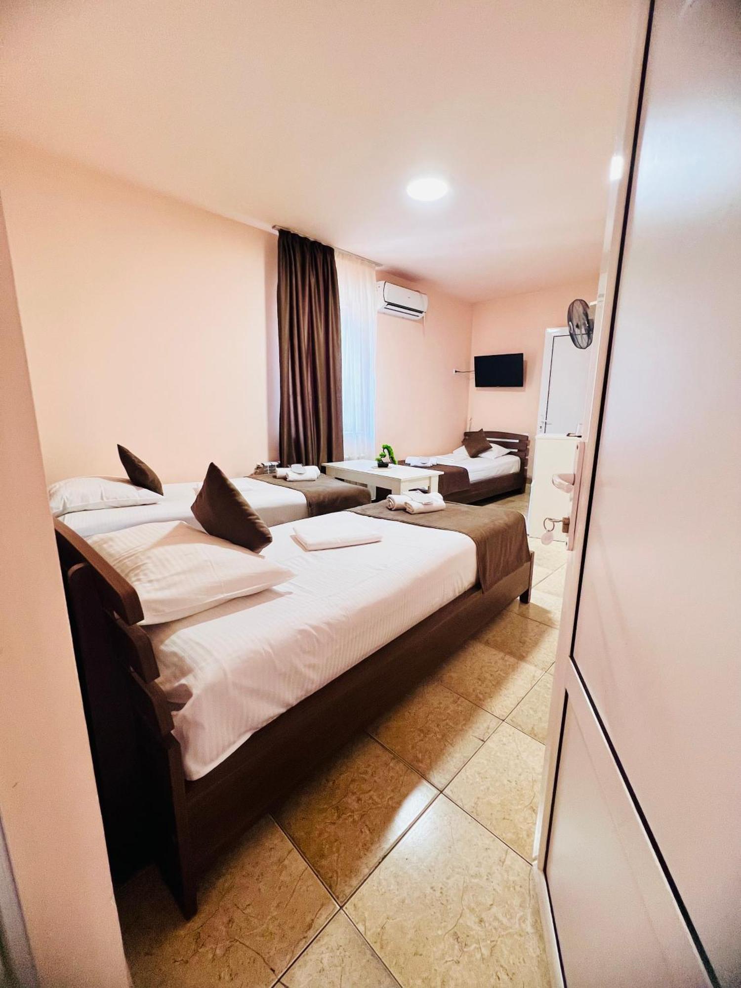 Marnar Hotel Yerevan Bagian luar foto